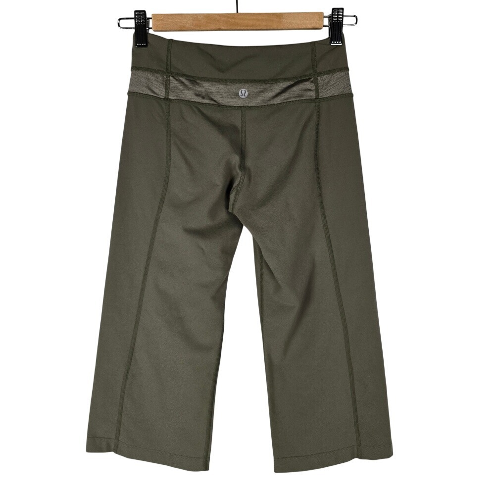 Lululemon Women's Straight Leg Crop Capri Pant Sage Green 17" Inseam Size 4